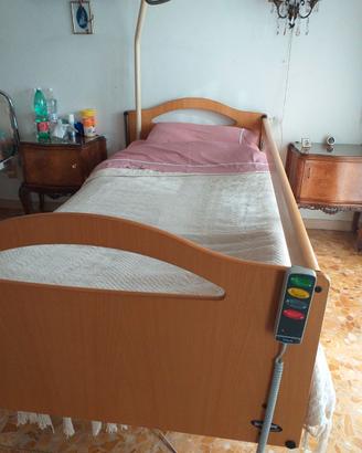 Letti ed attrezzatura per riabilitazione sanitaria