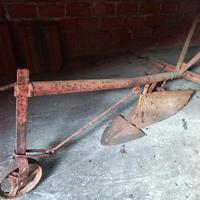 Aratro antico in ferro