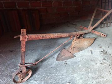 Aratro antico in ferro