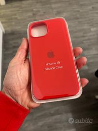 Cover iPhone 15 rossa con logo mai aperta