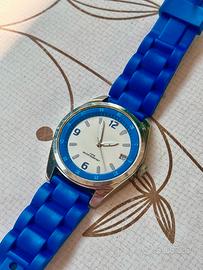 Orologio blu e argento resistente all'acqua