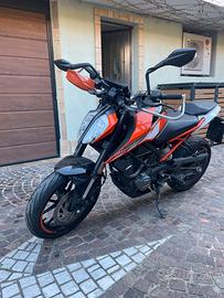 KTM Duke 125 2019 incidentata
