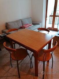 Tavolo in legno di ciliegio completo di 4 sedie