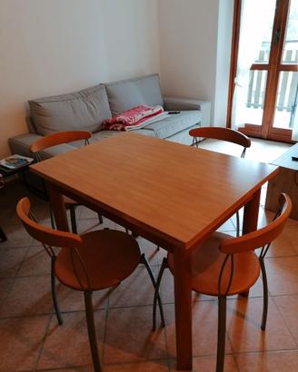 Tavolo in legno di ciliegio completo di 4 sedie