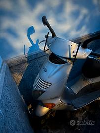 Scooter Leonardo 150