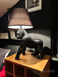 Lampada da tavolo gorillaz nero con paralume