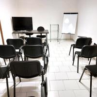 Locale con sala riunioni 12 posti ALL INCLUSIVE