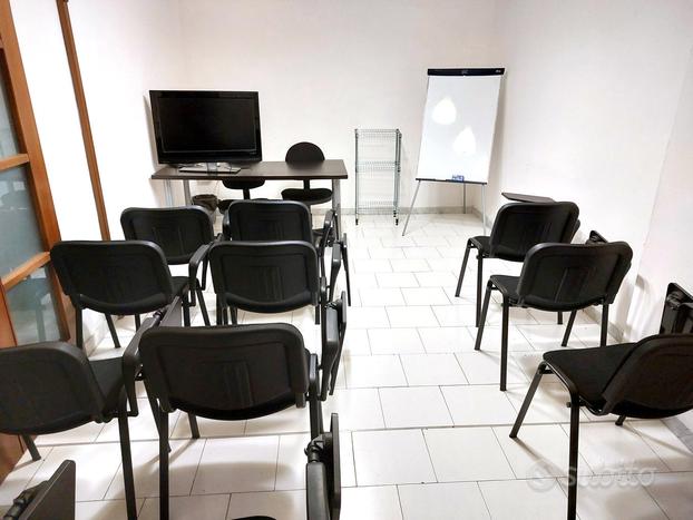 Locale con sala riunioni 12 posti ALL INCLUSIVE