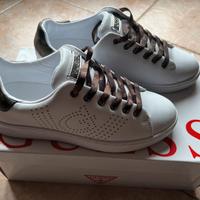 Sneakers GUESS