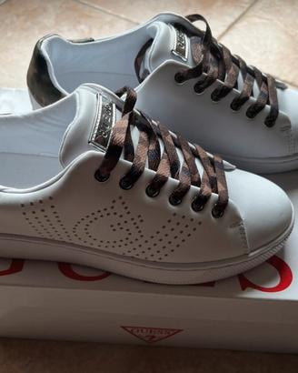 Sneakers GUESS