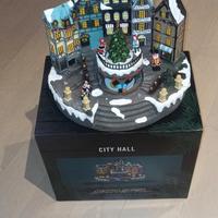 villaggio di Natale con luci e musica