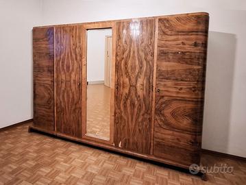Armadio Art Déco con impiallacciatura di noce