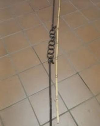 Antica catena da camino in ferro battuto.