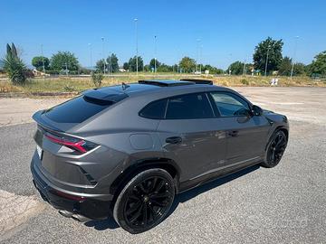 Lamborghini Urus 4.0 italia accetto permute iva co