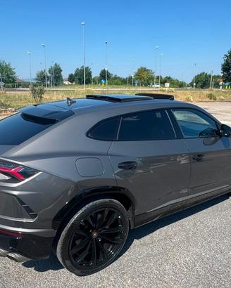 Lamborghini Urus 4.0 italia accetto permute iva co
