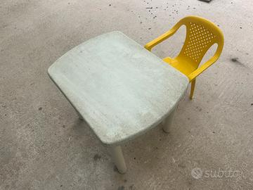Tavolino con sedia