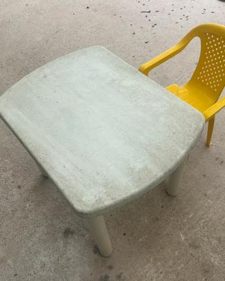 Tavolino con sedia