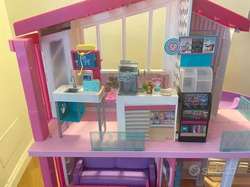 casa barbie  + areao e moltissimi accessori .