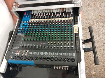 Mixer Yamaha MG 20 XU + CASE