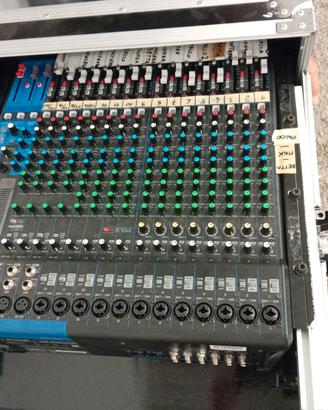 Mixer Yamaha MG 20 XU + CASE