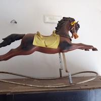 Cavalluccio a dondolo 