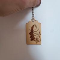 Portachiavi in legno disegno tribale