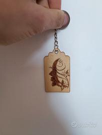 Portachiavi in legno disegno tribale