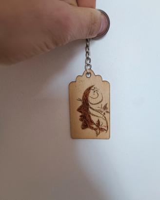 Portachiavi in legno disegno tribale