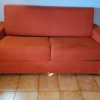 divano letto arancione con materasso 