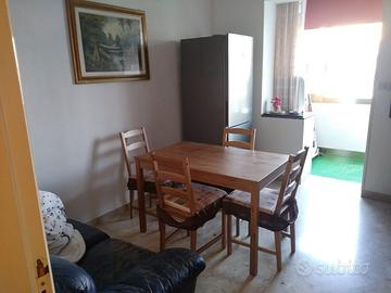 3 posti in camere singole ammobiliate in Bari