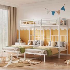 Letto a castello triplo