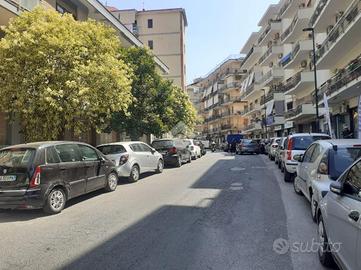 NEGOZIO A NAPOLI