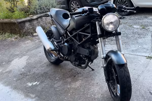 Ducati monster 695 dark edition