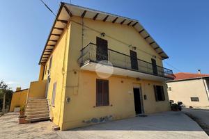 2 LOCALI A PIANELLA