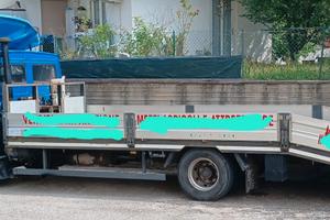 Volvo FL 6 pianale con rampa