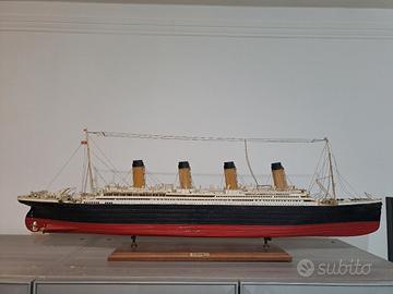 Modello R.M.S. Titanic in Legno