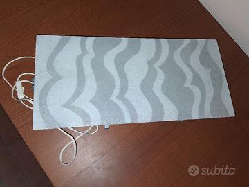 Lampada in vetro a parete.