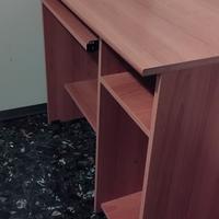 scrivania porta computer 