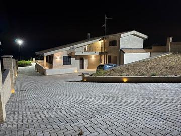 Casa indipendente + terreni