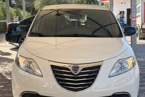 Lancia y 2014