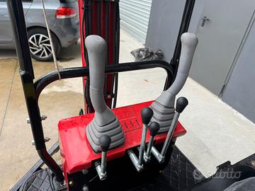 Mini escavatore 10qli noleggio 120/gg
