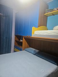 cameretta con letto matrimoniale e singolo 