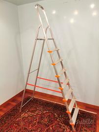 Scala compatta alluminio 7 gradini peso 5,95 kg po