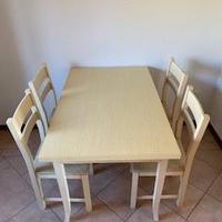 Tavolo con 4 sedie