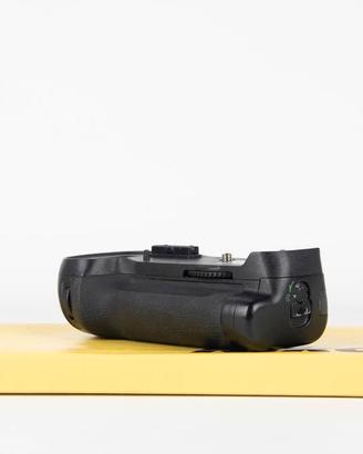 Battery Grip Nikon MB-D12 - Nikon D800... USATO GA