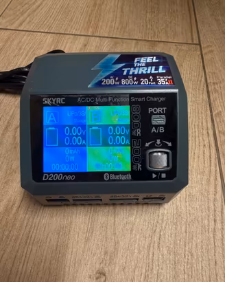 Caricabatterie SkyRC D200neo