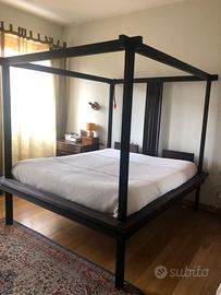 Letto a baldacchino matrimoniale in legno massello