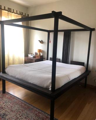 Letto a baldacchino matrimoniale in legno massello