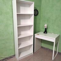 Libreria,scrivania e sedia. Ikea.