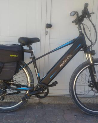 Bicicletta con pedalata assistita